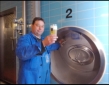 Brauer Michael Trephagen mit unflitriertem Bier